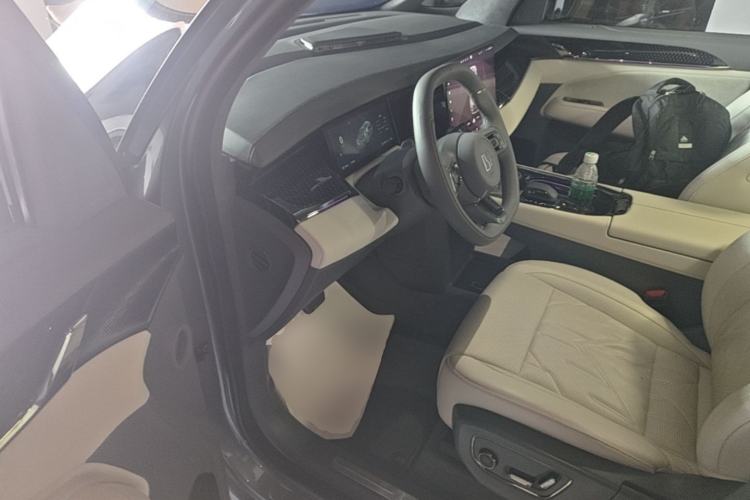 Used Zeekr 009 2024 Six-Seat Executive Version 4WD 108 kWh Driver Seat