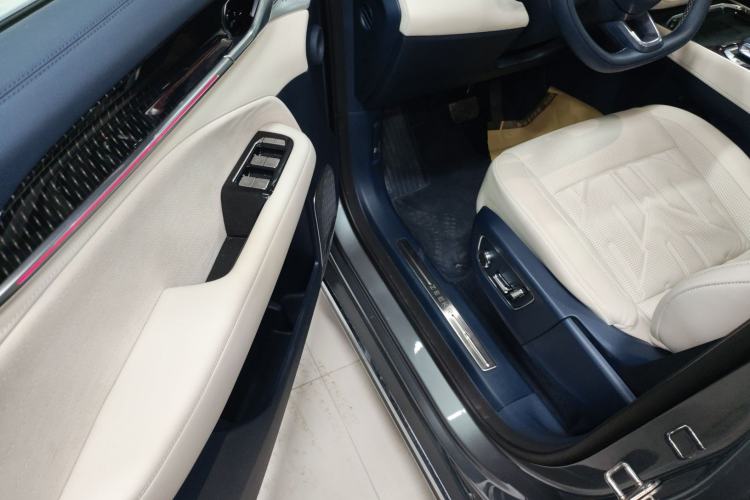 Used Zeekr 009 2024 Six-Seat Executive Version 4WD 108 kWh Driver Seat