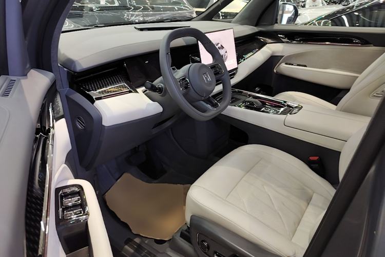 Used Zeekr 009 2024 7-Seater Aisle Version 108 kWh Driver Seat