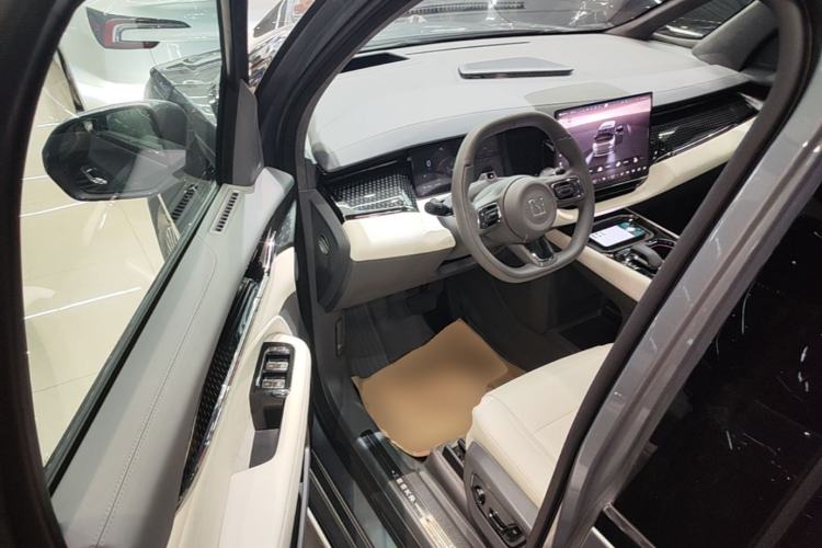 Used Zeekr 009 2024 7-Seater Aisle Version 108 kWh Driver Seat
