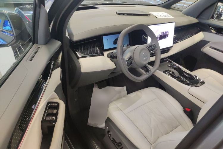 Used Zeekr 009 2024 7-Seater Walk-Through Version Four-Wheel Drive 108 kWh Driver Seat