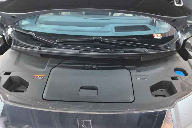 Used Zeekr 009 2024 7-Seater Walk-Through Version Four-Wheel Drive 108 kWh Engine Bay