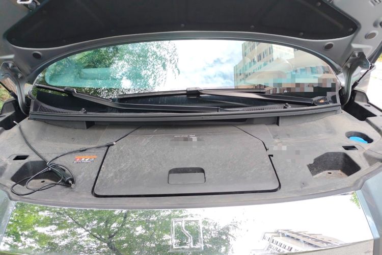 Used Zeekr 009 2024 7-Seater Walk-Through Version Four-Wheel Drive 108 kWh Engine Bay