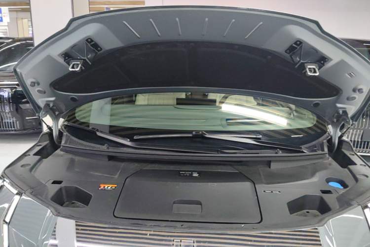 Used Zeekr 009 2024 7-Seater Aisle Version 108 kWh Engine Bay