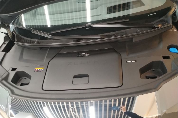 Used Zeekr 009 2024 Six-Seat Executive Version 4WD 108 kWh Engine Bay