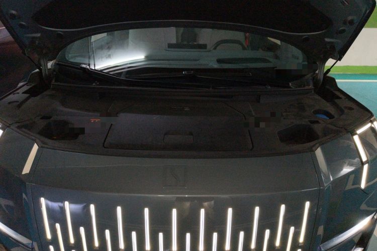Used Zeekr 009 2024 Six-Seat Executive Version 4WD 108 kWh Engine Bay