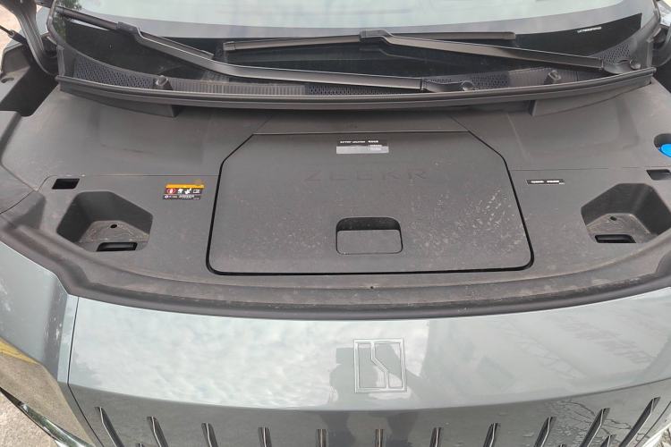Used Zeekr 009 2024 7-Seater Aisle Version 108 kWh Engine Bay