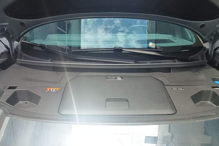 Used Zeekr 009 2024 7-Seater Aisle Version 108 kWh Engine Bay