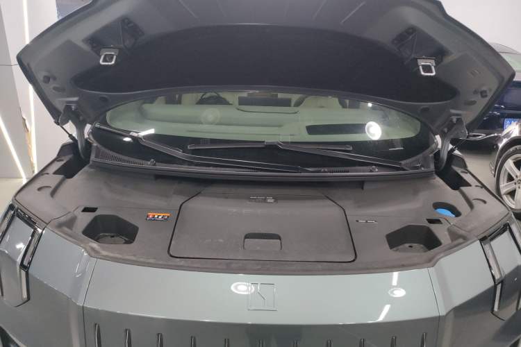 Used Zeekr 009 2024 7-Seater Walk-Through Version Four-Wheel Drive 108 kWh Engine Bay