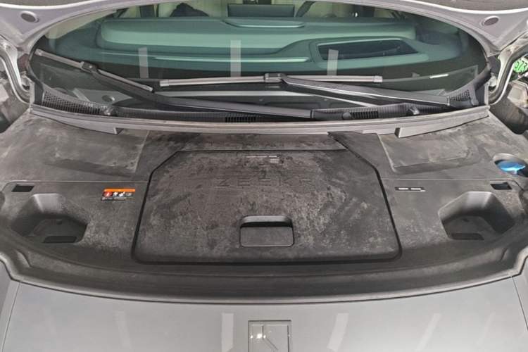 Used Zeekr 009 2024 Six-Seat Executive Version 4WD 108 kWh Engine Bay