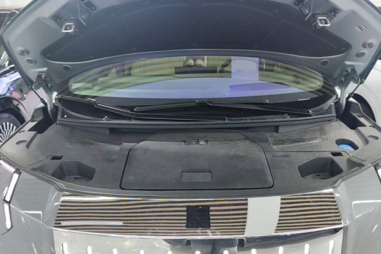 Used Zeekr 009 2024 Six-Seat Executive Version 4WD 140 kWh Engine Bay