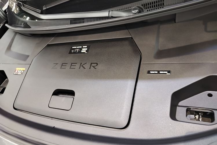 Used Zeekr 009 2024 7-Seater Aisle Version 108 kWh Engine Bay