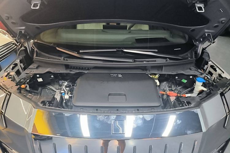 Used Zeekr 009 2024 7-Seater Walk-Through Version Four-Wheel Drive 108 kWh Engine Bay