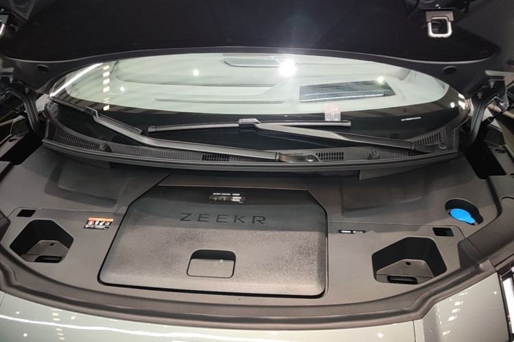 Used Zeekr 009 2024 7-Seater Aisle Version 108 kWh Engine Bay