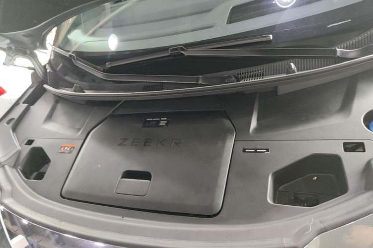 Used Zeekr 009 2024 Six-Seat Executive Version 4WD 108 kWh Engine Bay