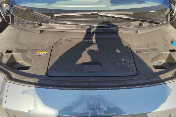 Used Zeekr 009 2024 7-Seater Aisle Version 108 kWh Engine Bay
