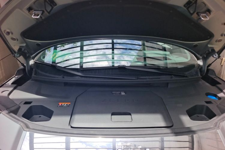 Used Zeekr 009 2024 7-Seater Aisle Version 108 kWh Engine Bay