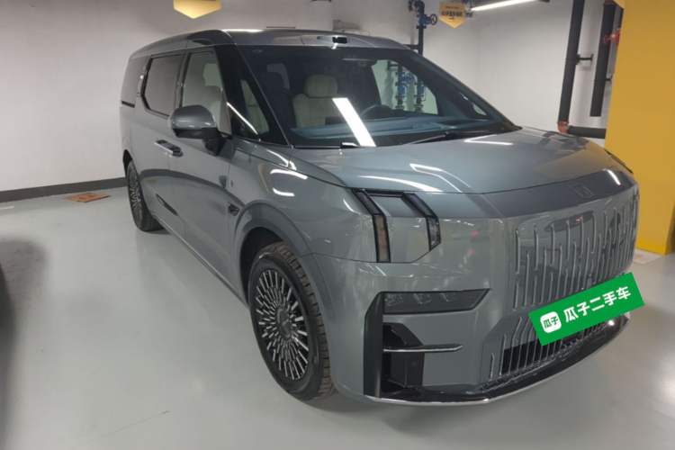 Used Zeekr 009 2024 7-Seater Aisle Version 108 kWh Exterior 1