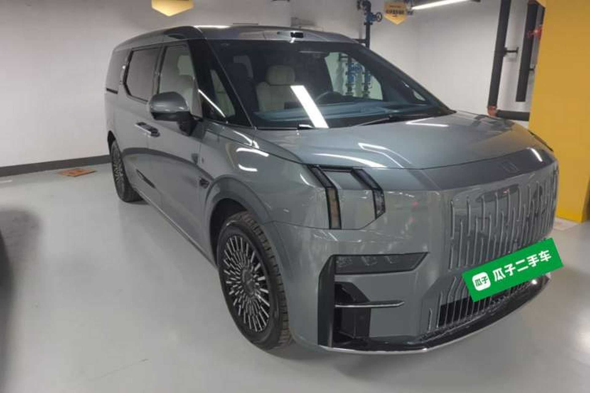 Used Zeekr 009 2024 7-Seater Aisle Version 108 kWh Exterior 1
