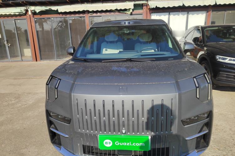 Used Zeekr 009 2024 7-Seater Aisle Version 108 kWh Exterior 1