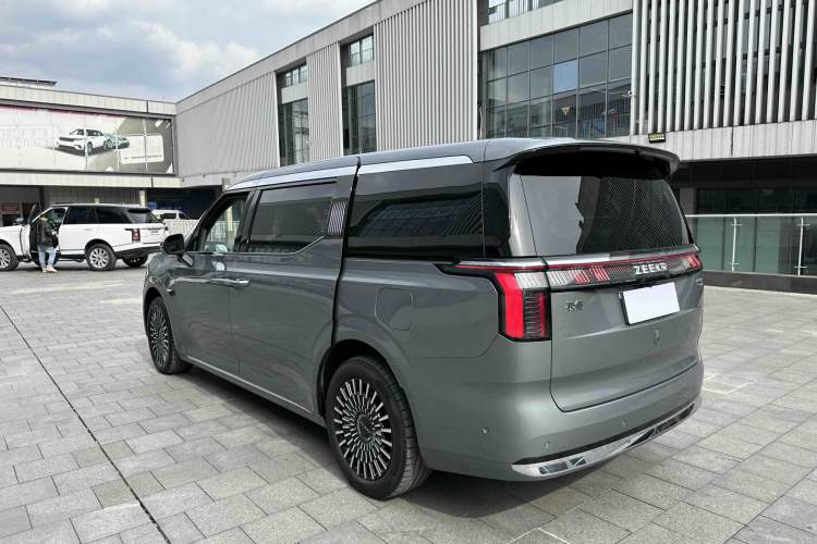 Used Zeekr 009 2024 Six-Seat Executive Version 4WD 108 kWh Exterior 10