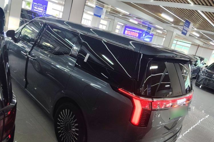Used Zeekr 009 2024 Six-Seat Executive Version 4WD 108 kWh Exterior 2