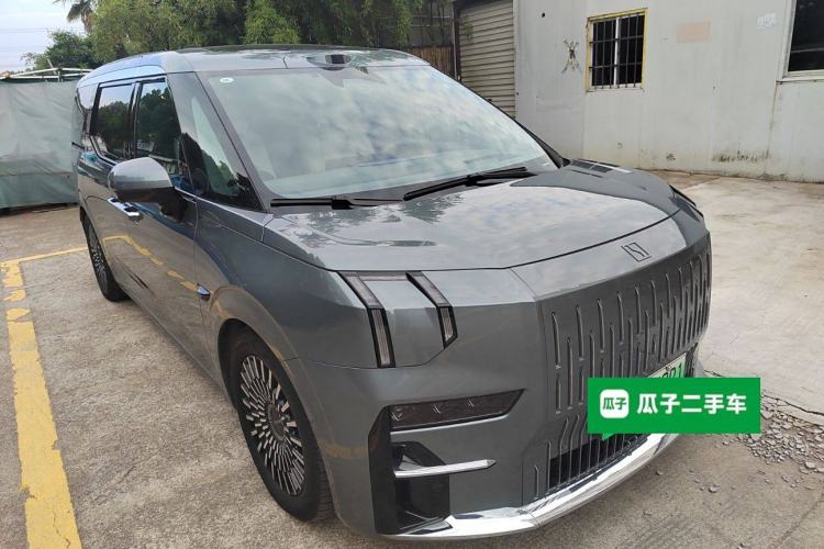 Used Zeekr 009 2024 7-Seater Aisle Version 108 kWh Exterior 2