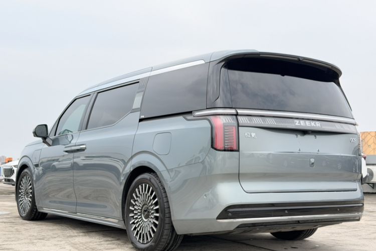 Used Zeekr 009 2024 Six-Seat Executive Version 4WD 140 kWh Exterior 2