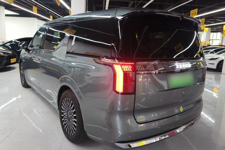 Used Zeekr 009 2024 7-Seater Walk-Through Version Four-Wheel Drive 108 kWh Exterior 2