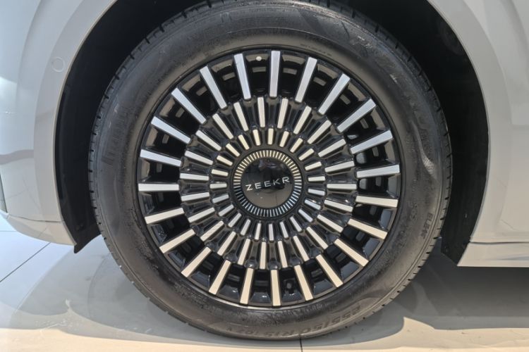 Used Zeekr 009 2024 Six-Seat Executive Version 4WD 108 kWh Exterior 2