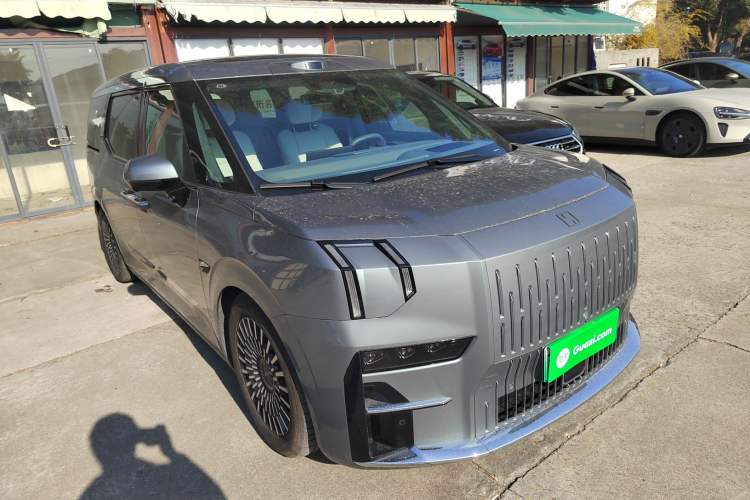 Used Zeekr 009 2024 7-Seater Aisle Version 108 kWh Exterior 2