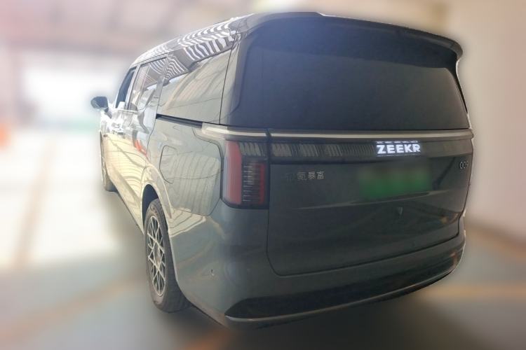 Used Zeekr 009 2024 7-Seater Aisle Version 108 kWh Exterior 2
