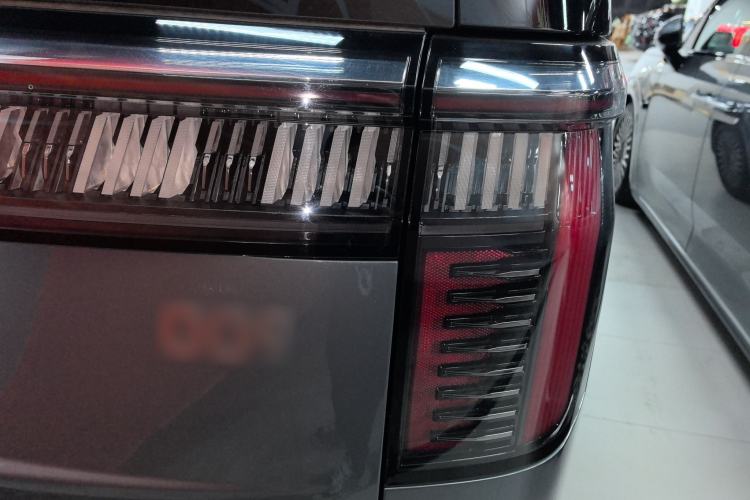 Used Zeekr 009 2024 7-Seater Walk-Through Version Four-Wheel Drive 108 kWh Exterior 3