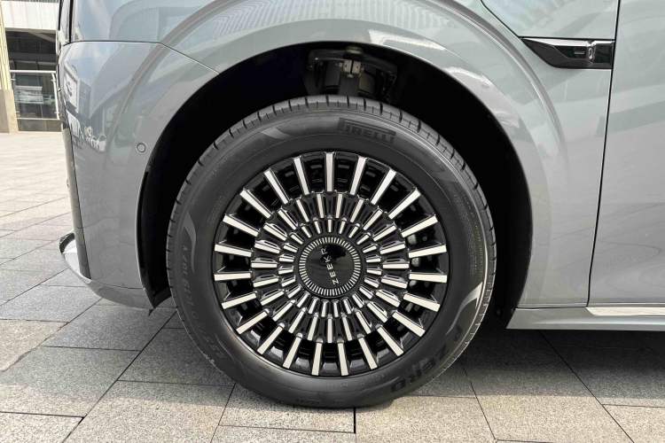 Used Zeekr 009 2024 Six-Seat Executive Version 4WD 108 kWh Exterior 3