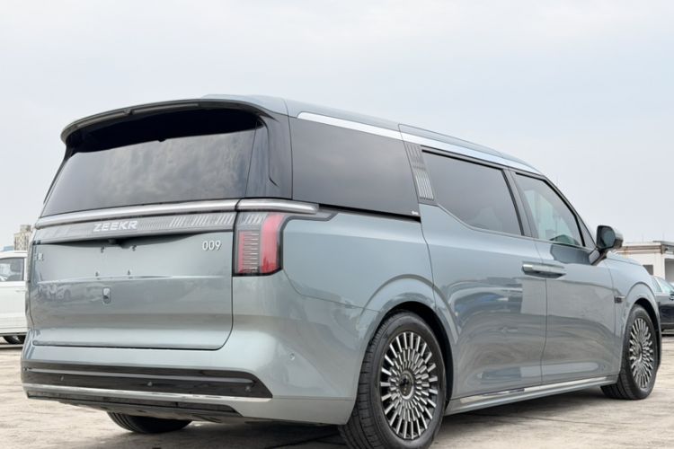 Used Zeekr 009 2024 Six-Seat Executive Version 4WD 140 kWh Exterior 3