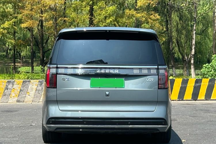 Used Zeekr 009 2024 7-Seater Walk-Through Version Four-Wheel Drive 108 kWh Exterior 3