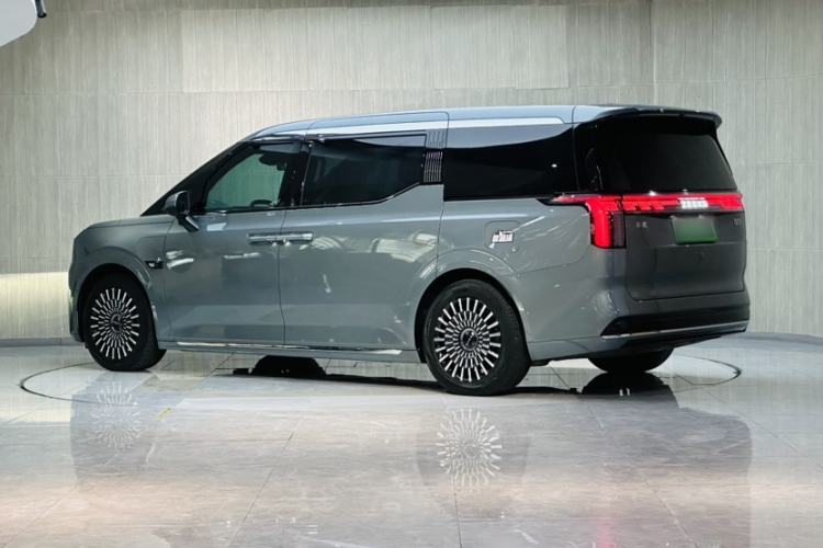 Used Zeekr 009 2024 Six-Seat Executive Version 4WD 108 kWh Exterior 3