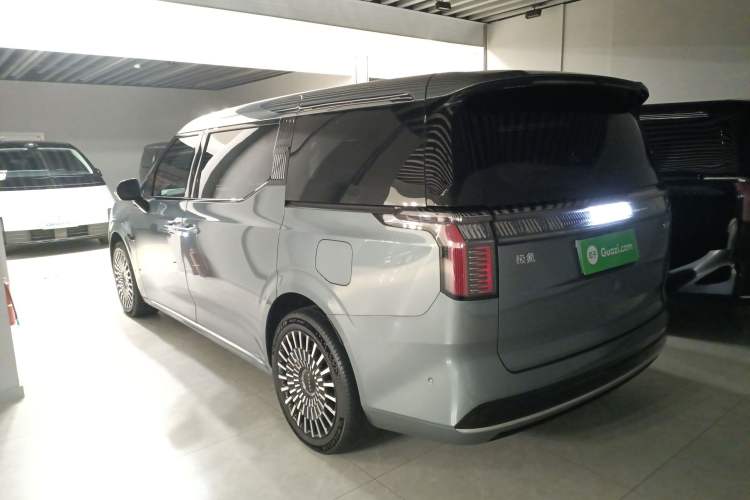 Used Zeekr 009 2024 7-Seater Walk-Through Version Four-Wheel Drive 108 kWh Exterior 3