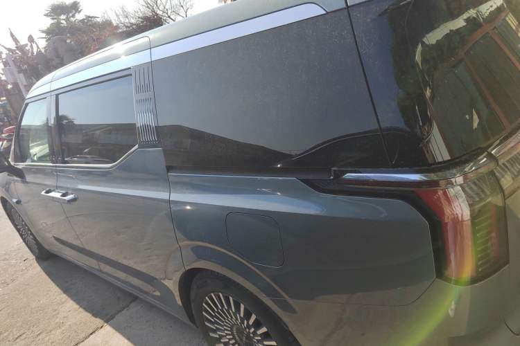 Used Zeekr 009 2024 7-Seater Aisle Version 108 kWh Exterior 3