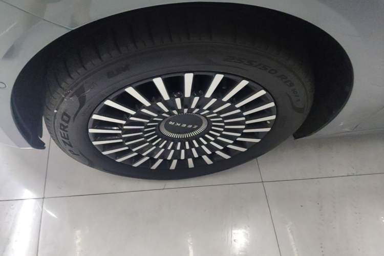 Used Zeekr 009 2024 Six-Seat Executive Version 4WD 108 kWh Exterior 4