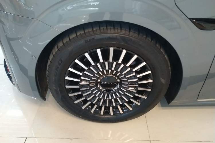 Used Zeekr 009 2024 Six-Seat Executive Version 4WD 108 kWh Exterior 4