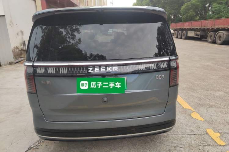 Used Zeekr 009 2024 7-Seater Aisle Version 108 kWh Exterior 4