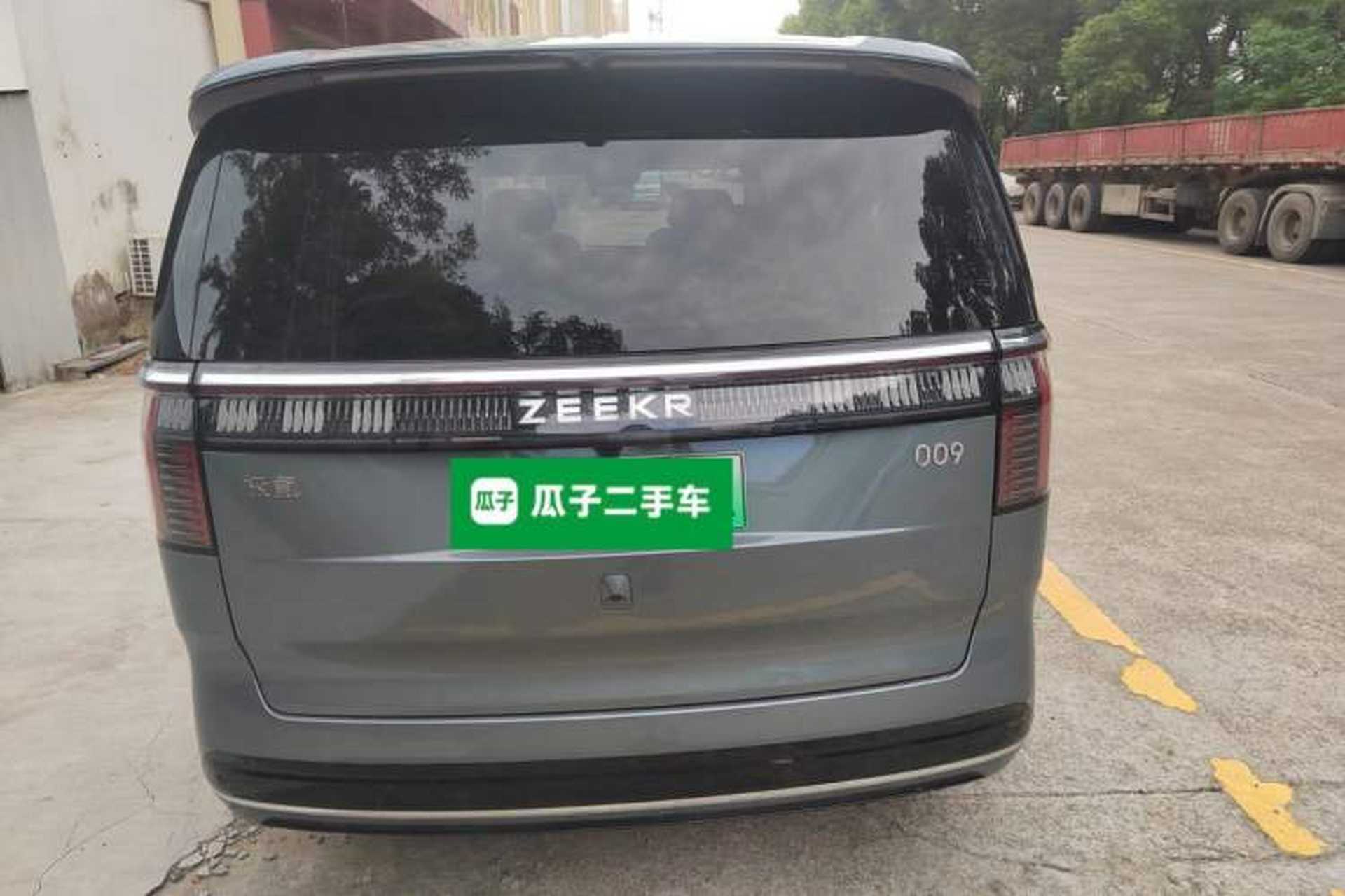 Used Zeekr 009 2024 7-Seater Aisle Version 108 kWh Exterior 4