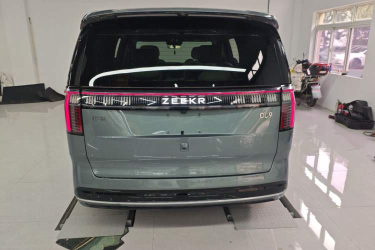 Used Zeekr 009 2024 Six-Seat Executive Version 4WD 108 kWh Exterior 4
