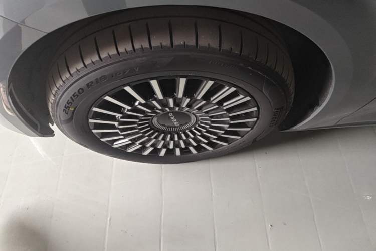 Used Zeekr 009 2024 Six-Seat Executive Version 4WD 108 kWh Exterior 4