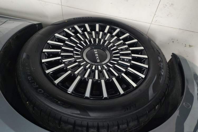 Used Zeekr 009 2024 Six-Seat Executive Version 4WD 108 kWh Exterior 4