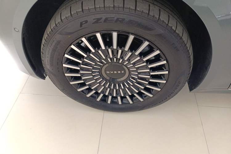 Used Zeekr 009 2024 Six-Seat Executive Version 4WD 108 kWh Exterior 4