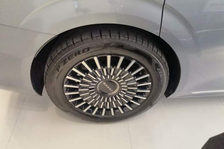 Used Zeekr 009 2024 Six-Seat Executive Version 4WD 108 kWh Exterior 5