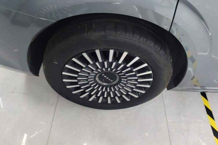 Used Zeekr 009 2024 Six-Seat Executive Version 4WD 108 kWh Exterior 5