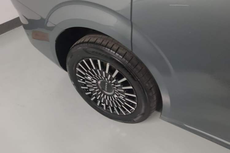 Used Zeekr 009 2024 7-Seater Aisle Version 108 kWh Exterior 5